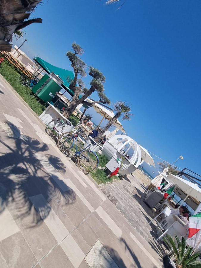 Hotel Crisvan Rimini Exterior photo