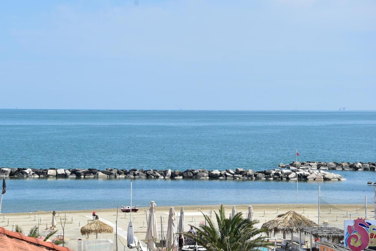 Hotel Crisvan Rimini Exterior photo