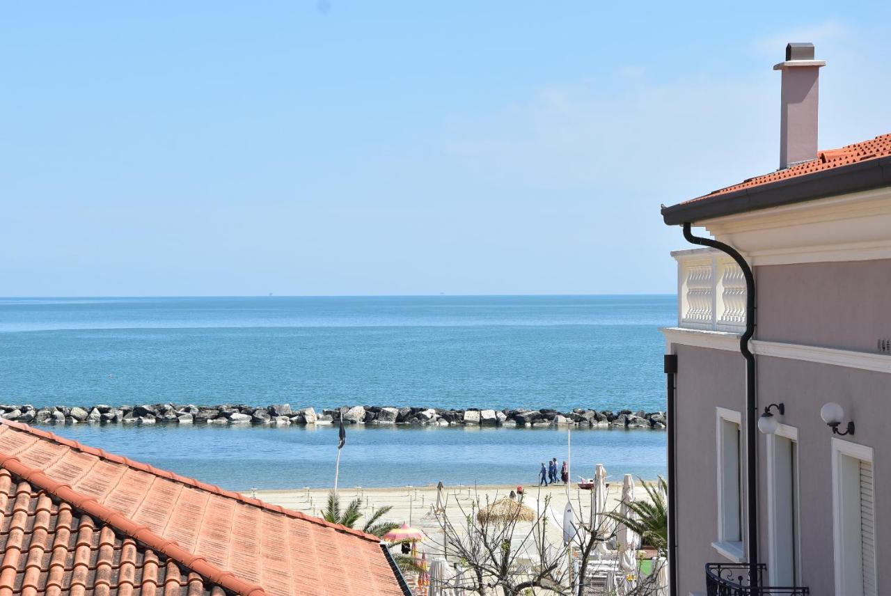 Hotel Crisvan Rimini Exterior photo