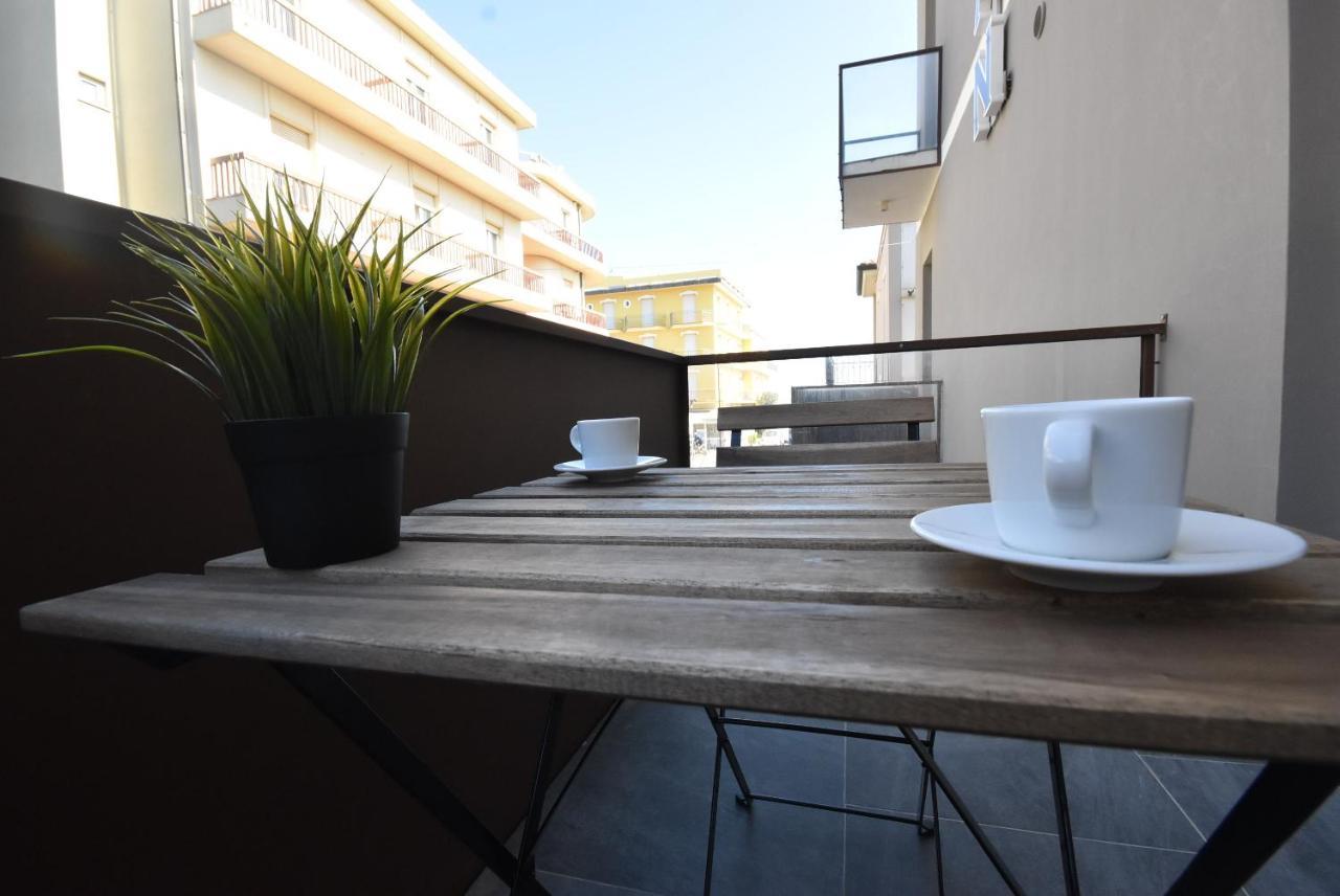 Hotel Crisvan Rimini Exterior photo