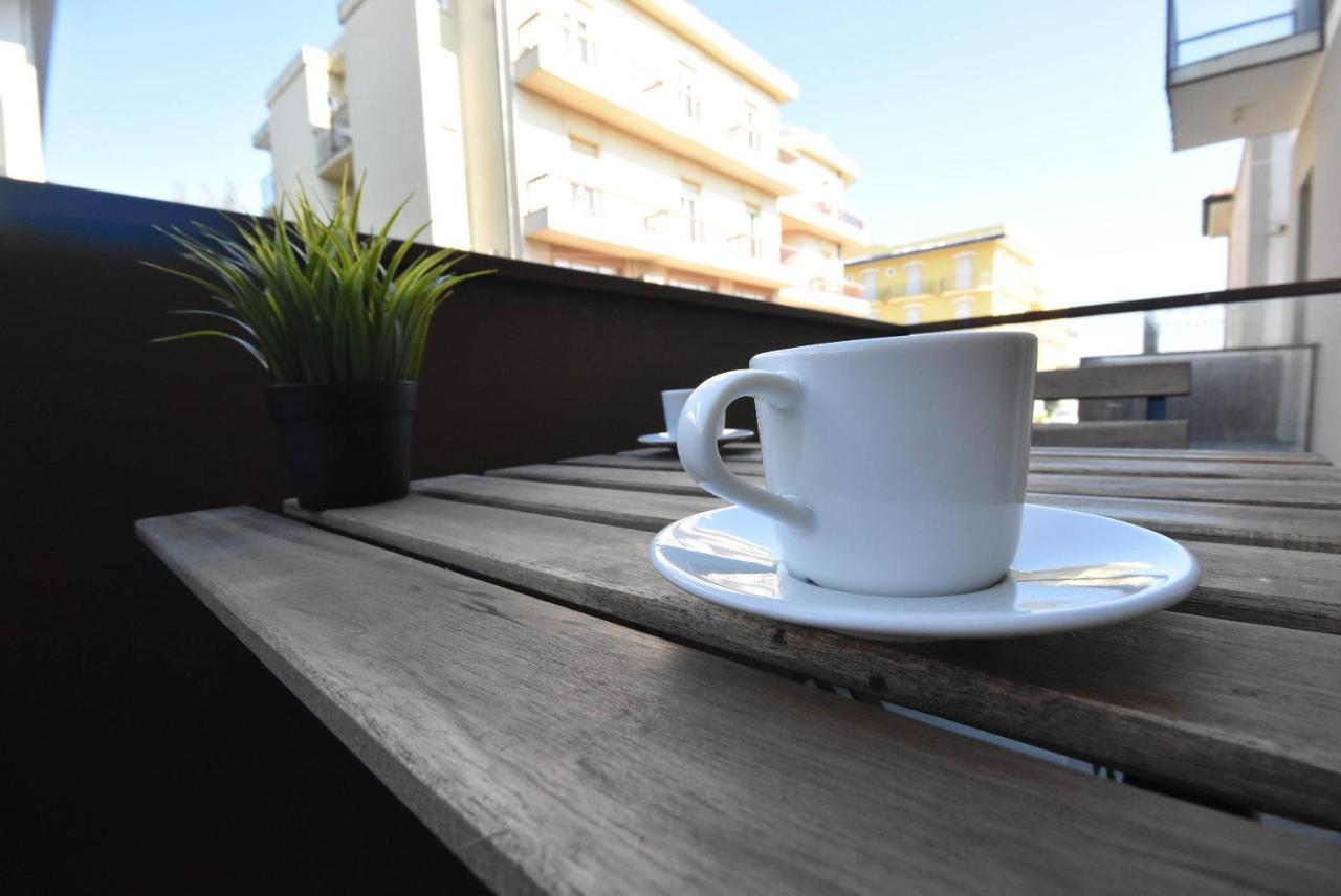 Hotel Crisvan Rimini Exterior photo